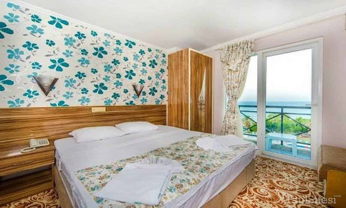 Avalon Beach Hotel